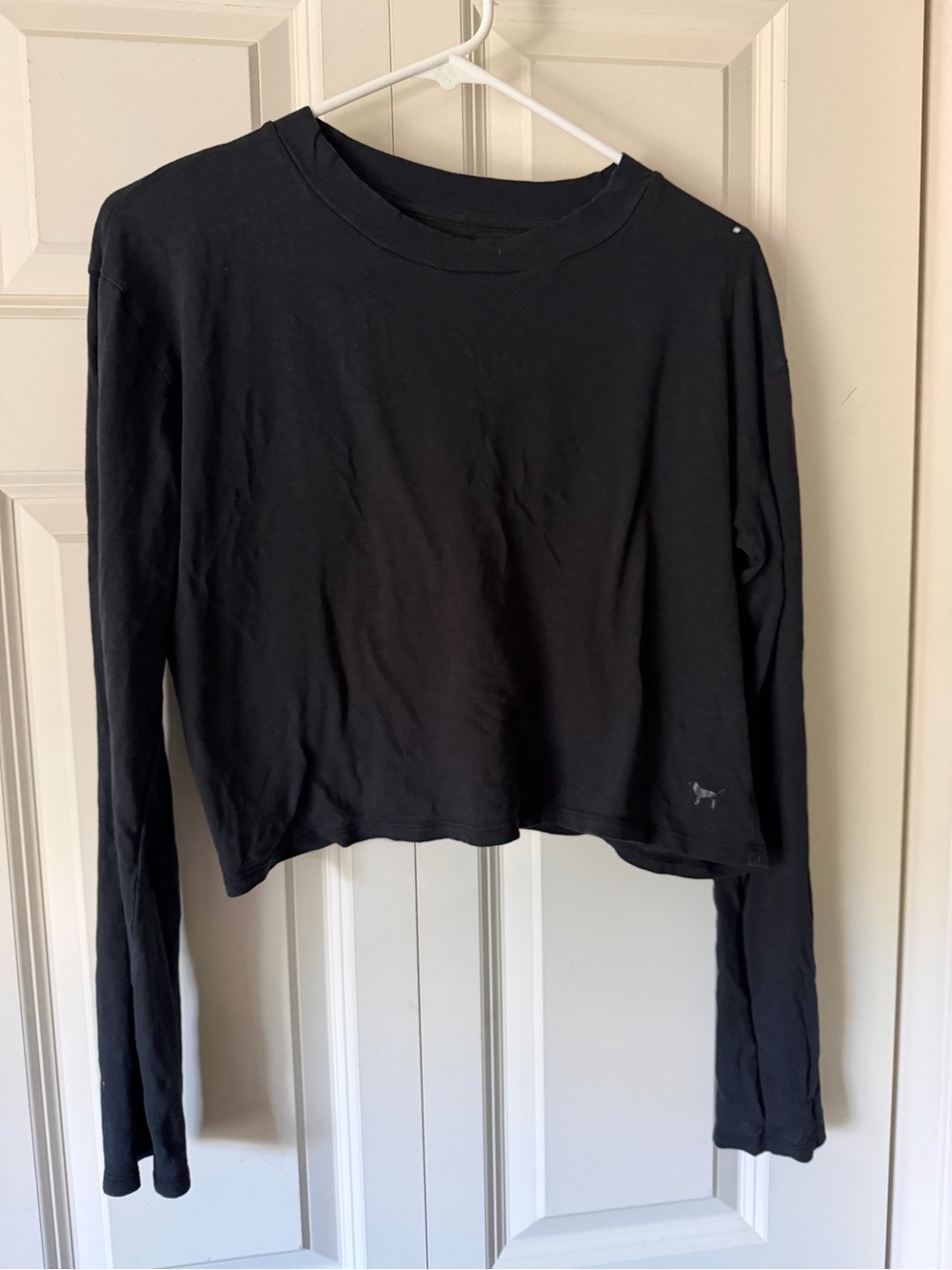 PINK Victoria's Secret Black Long-Sleeve Cropped Tee